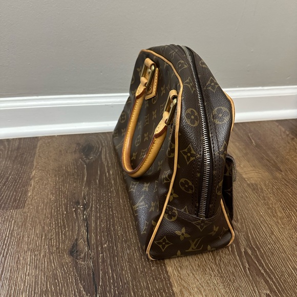 Louis Vuitton Manhattan PM Handbag - Picture 4 of 7